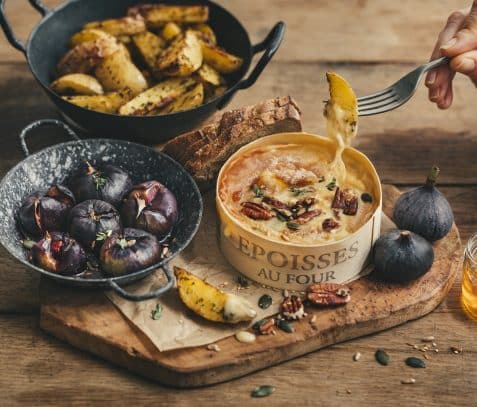 Époisses au four, figues rôties et potatoes maison